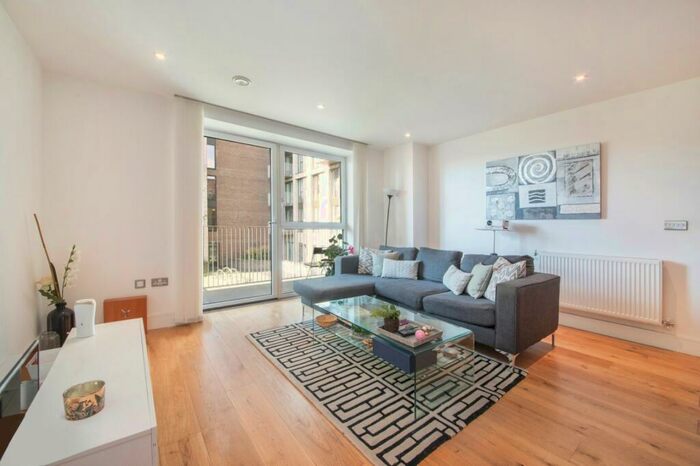 3 Bedroom Flat To Rent In Prince Court, Nelson Street, E16