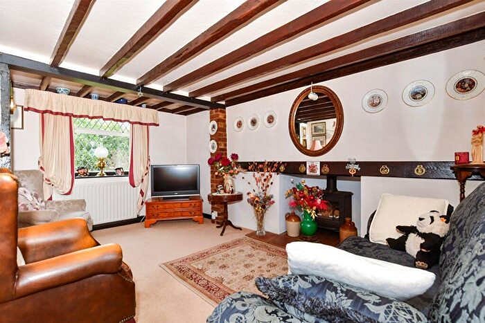 2 Bedroom Detached House For Sale In Amsbury Road, Hunton, Maidstone, Kent, ME15