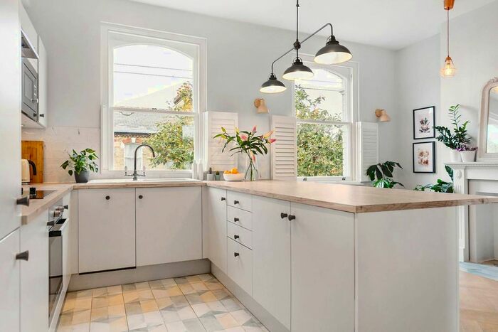 3 Bedroom Flat For Sale In Chaldon Road, Fulham, London, SW6