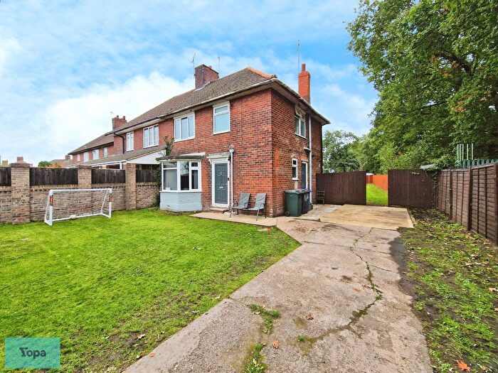3 Bedroom Semi Detached House For Sale In West End Lane, Rossington, Doncaster, DN11