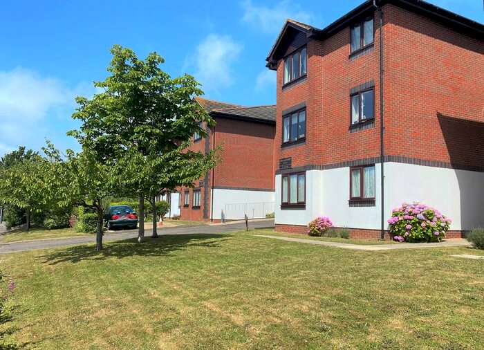 1 Bedroom Flat To Rent In De La Warr Road, Bexhill-On-Sea, TN40