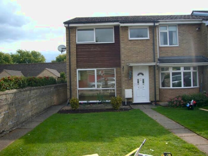 3 Bedroom Semi-Detached House To Rent In Richens Drive, Carterton, Oxfordshire OX18