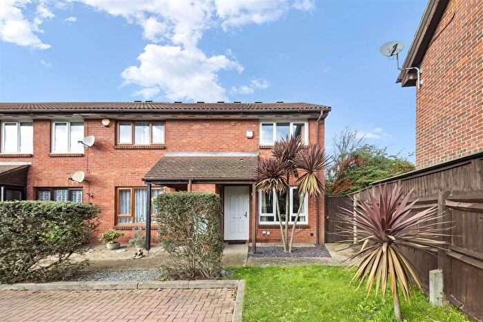 2 Bedroom End Terrace House For Sale In Coulter Close, Hayes, UB4