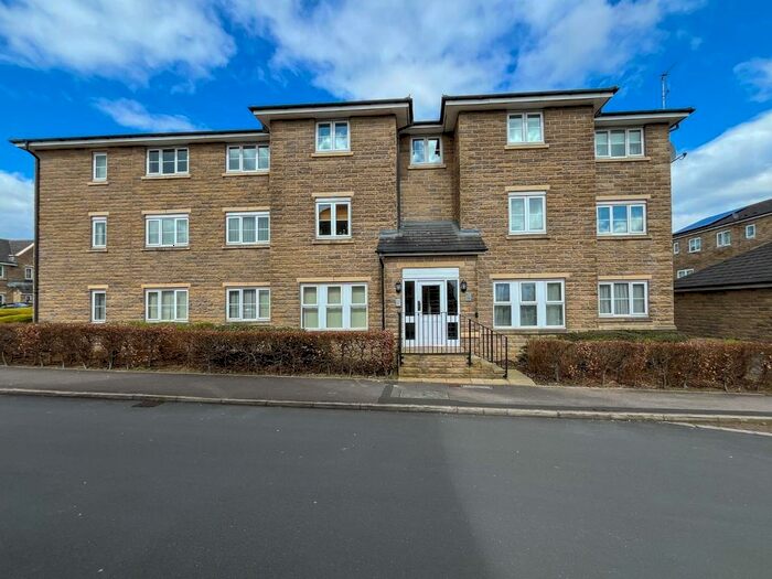 3 Bedroom Flat To Rent In Highfield Chase, Dewsbury, WF13