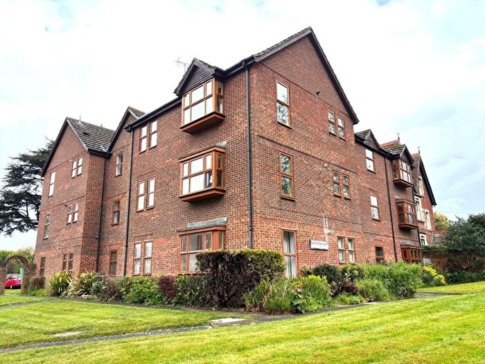 2 Bedroom Flat To Rent In Rochester Court, Canterbury, Kent, CT1