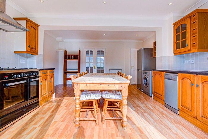 2 Bedroom Property To Rent In Bloxham Crescent, Hampton, TW12