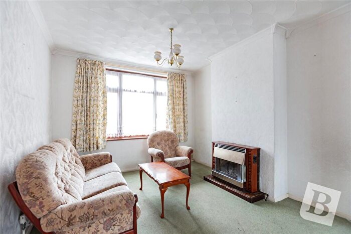 3 Bedroom End Of Terrace House For Sale In Askwith Road, Rainham, RM13
