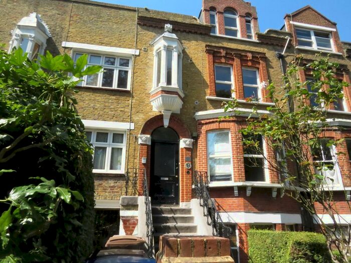 2 Bedroom Apartment To Rent In The Gardens, East Dulwich, London, SE22