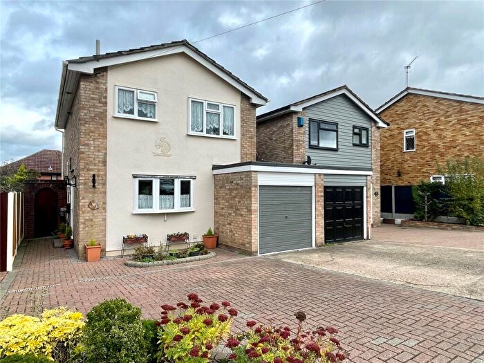 3 Bedroom Link Detached House For Sale In Warwick Road, Rayleigh, Essex, SS6