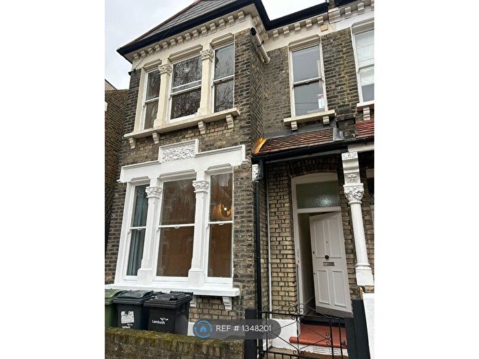 2 Bedroom Flat To Rent In Helix Road, London, SW2