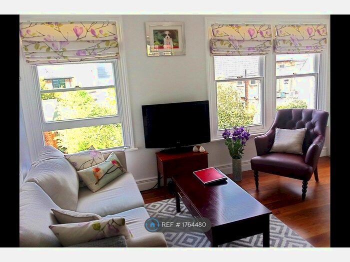 1 Bedroom Flat To Rent In Top Floor, London, SE15