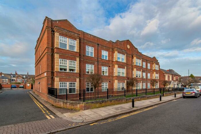 2 Bedroom Apartment To Rent In Hawthorn Court, Gosforth, Newcastle Upon Tyne, NE3