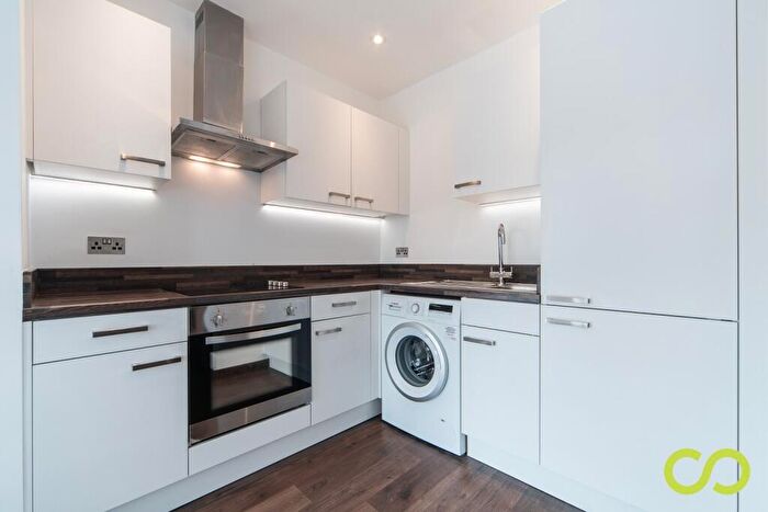 1 Bedroom Flat To Rent In Park Crescent, Park Street, Luton, LU1