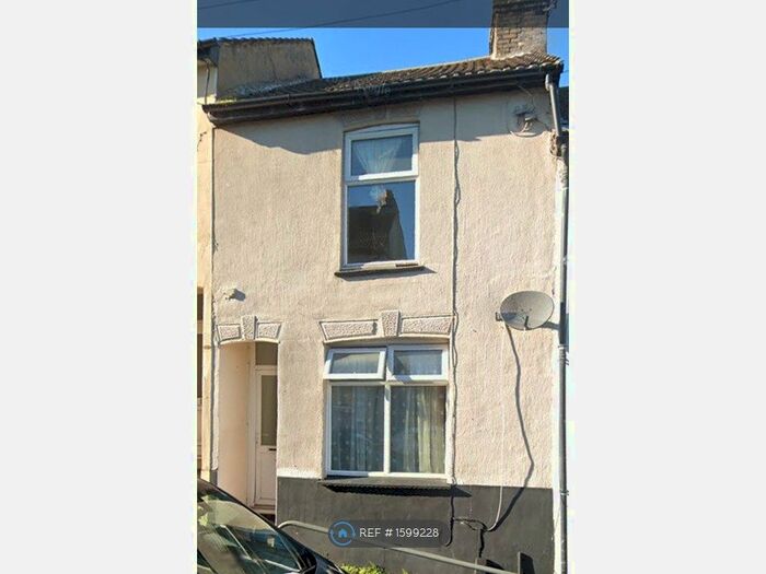 3 Bedroom Terraced House To Rent In Gordon Road, Chatham, ME4