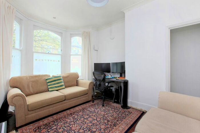 1 Bedroom Flat To Rent In Corrance Road, Brixton, London, SW2