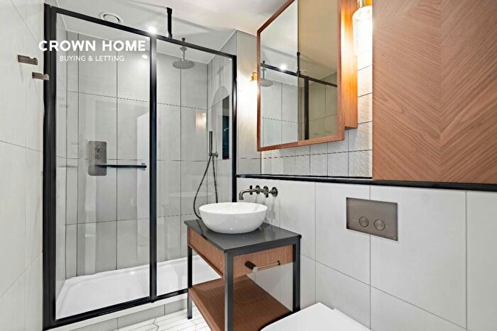 2 Bedroom Apartment To Rent In Boxwood Gardens, London Dock, E1W