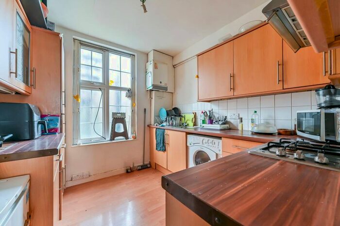 4 Bedroom Flat To Rent In Telford Court, Streatham Hill, London, SW2