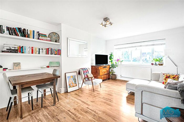 2 Bedroom Apartment For Sale In Elmshurst Crescent, London, N2