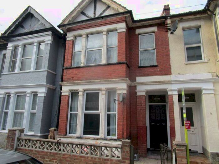 2 Bedroom Ground Flat To Rent In Elmer Avenue, Southend-On-Sea, SS1