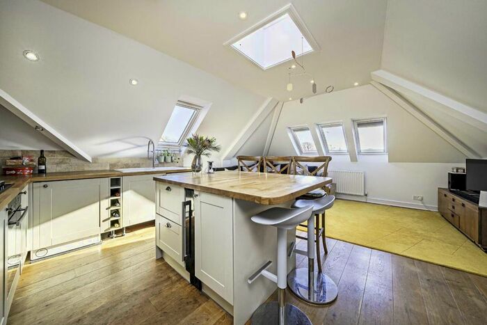 2 Bedroom Flat To Rent In Flood Lane, Twickenham, TW1