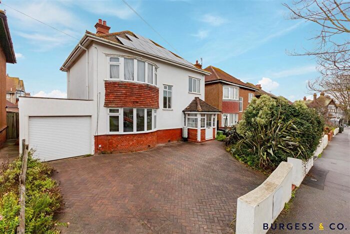 4 Bedroom Detached House For Sale In Collington Avenue, Bexhill-On-Sea, TN39