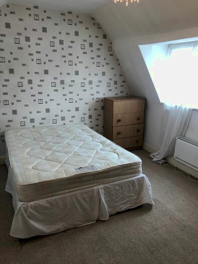 Studio To Rent In High Road, London N17