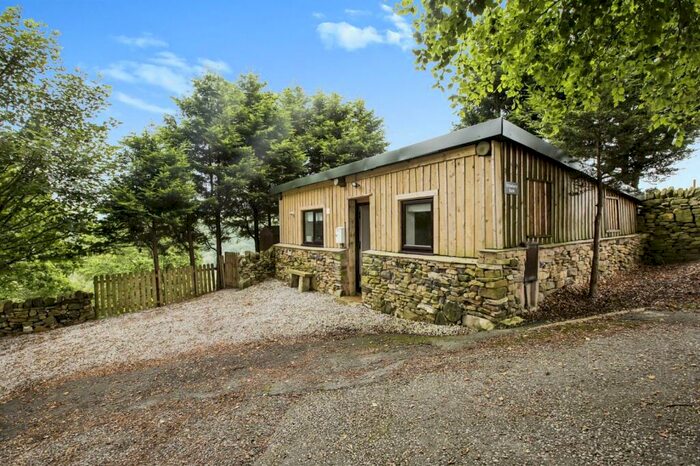 1 Bedroom Bungalow To Rent In Upper Blind Lane, Luddendenfoot, Halifax, West Yorkshire, HX2