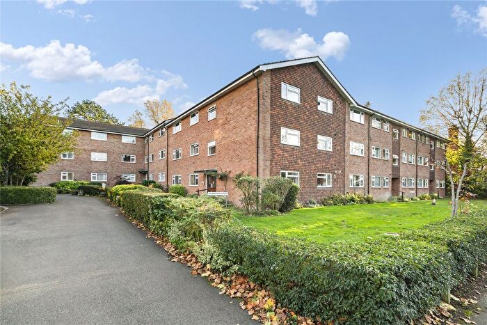 2 Bedroom Flat For Sale In Palmerston Court, Lovelace Gardens, Surbiton, KT6