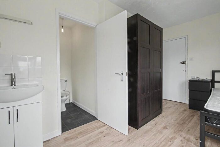 Detached House To Rent In North Denes Road, Great Yarmouth, NR30