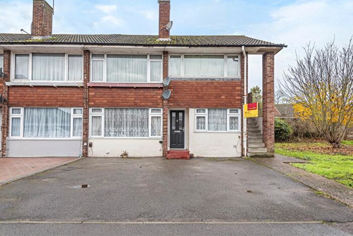 2 Bedroom Flat To Rent In Sunbury On Thames, Middlesex, TW16