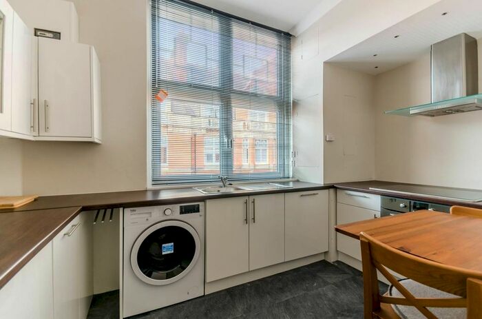 1 Bedroom Flat To Rent In Montagu Mansions, Marylebone, London, W1U