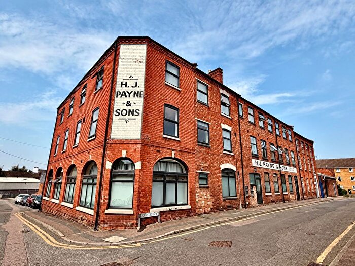 2 Bedroom Flat For Sale In Oak Street, Northampton, NN1