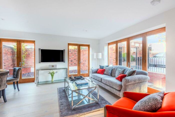 2 Bedroom Mews To Rent In Northfield Mews, Kings Road, Henley-On-Thames, RG9