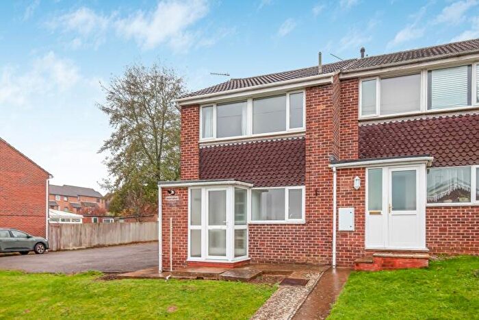 2 Bedroom End Of Terrace House To Rent In Lanchester Drive, Banbury, OX16