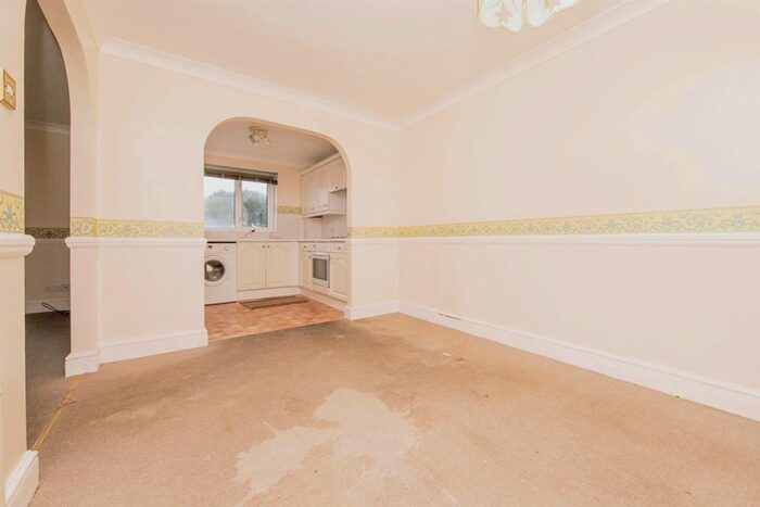 2 Bedroom Flat For Sale In Marine Parade East, Clacton-On-Sea, CO15