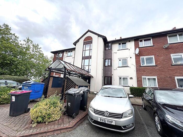 2 Bedroom Flat To Rent In Canterbury Gardens, Salford, M5