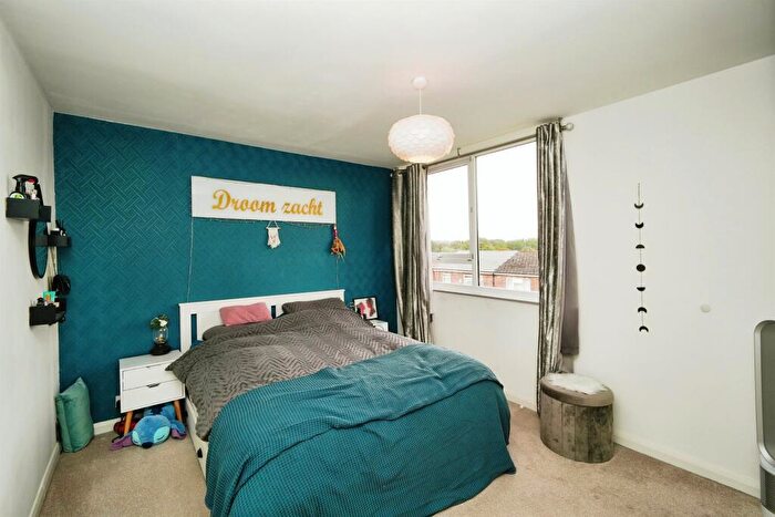 2 Bedroom Flat For Sale In Cherrytree Road, Wirral, CH46