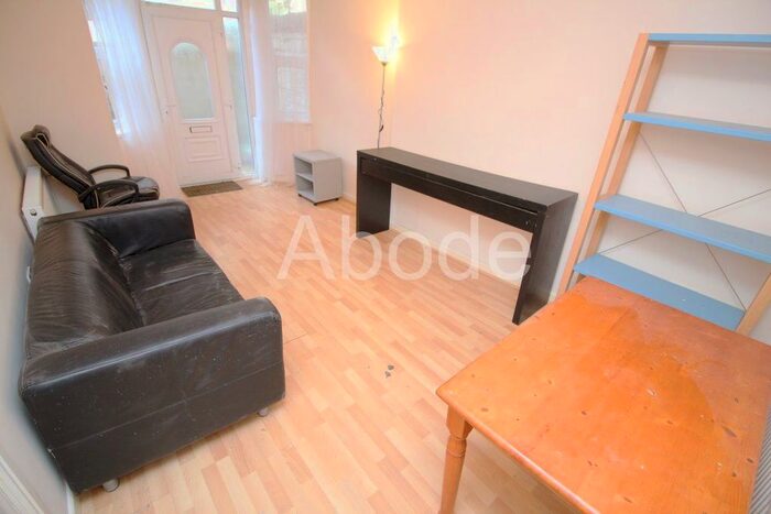 1 Bedroom Flat To Rent In Hyde Park Rd (Bf), Leeds, West Yorkshire, LS6