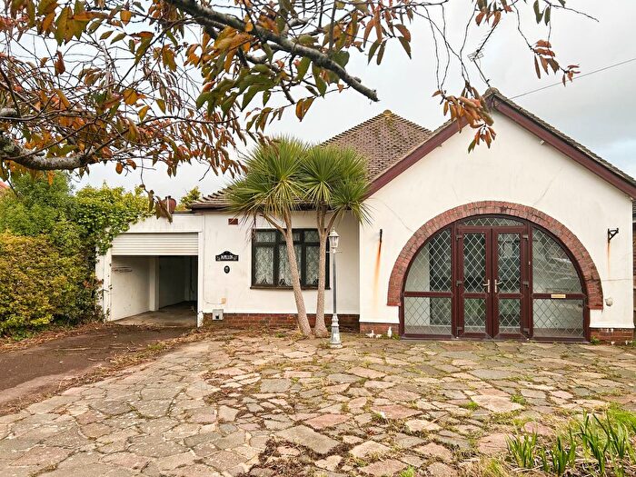 3 Bedroom Chalet For Sale In Farm Close, Elmer, Bognor Regis, PO22