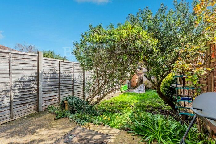 2 Bedroom Terraced House To Rent In Sherwood Terrace, London N20