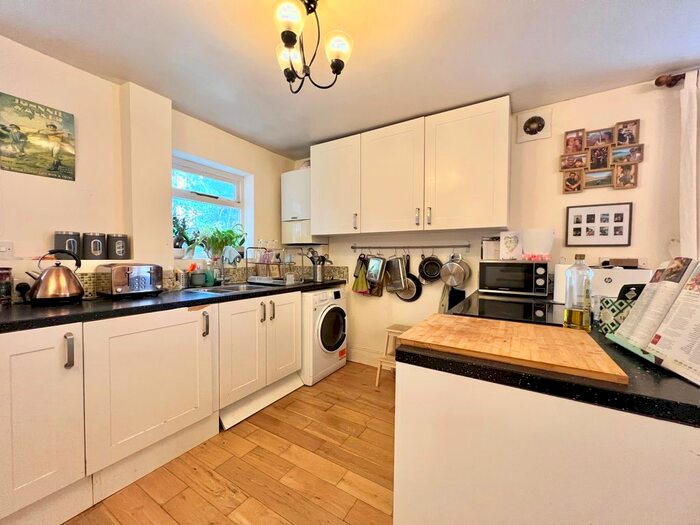 1 Bedroom Flat To Rent In Gleneagle Road, London, SW16