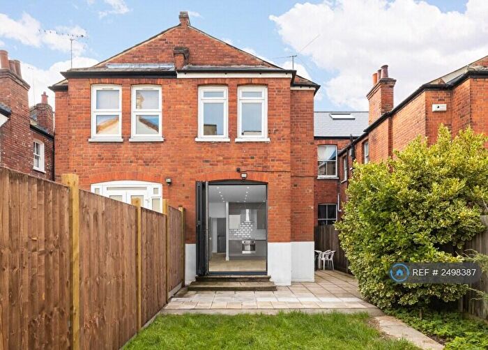 2 Bedroom Flat To Rent In Willsden Green, London, NW2