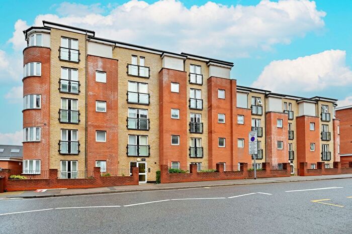 2 Bedroom Flat To Rent In Whippendell Road, Watford, WD18