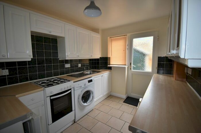 2 Bedroom Flat To Rent In Bliss Close, Basingstoke, RG22