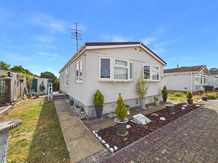 2 Bedroom Park Home For Sale In Woodlands Park, Quedgeley, Gloucester, Gloucestershire, GL2