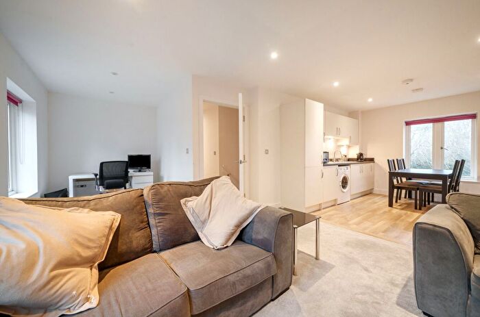 1 Bedroom Flat For Sale In King William Close, Chichester, PO19