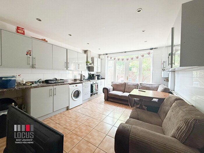 4 Bedroom Terraced House To Rent In Langford Close, Dalston, E8
