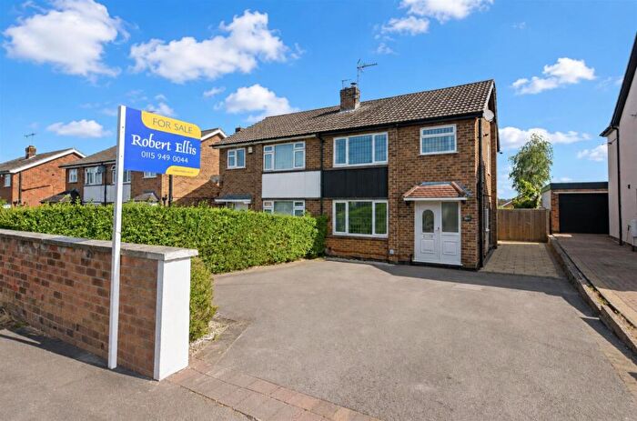 3 Bedroom Semi-Detached House For Sale In Shaftesbury Avenue, Sandiacre, Nottingham, NG10