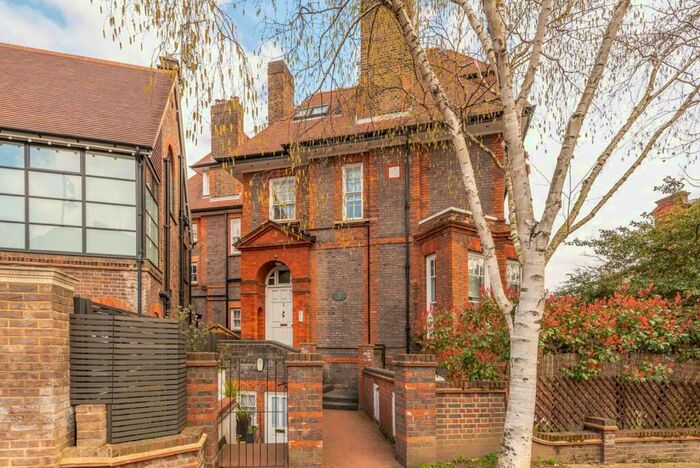 2 Bedroom Flat To Rent In Hampstead Hill Gardens, Hampstead, NW3