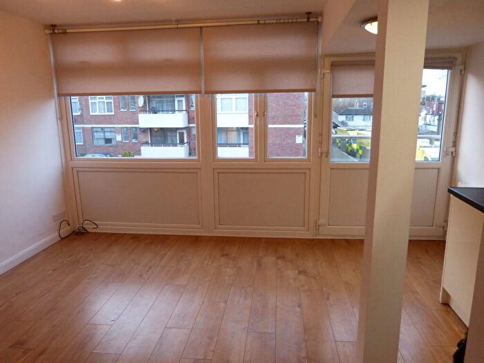 1 Bedroom Apartment To Rent In Highfield Road, London, NW11